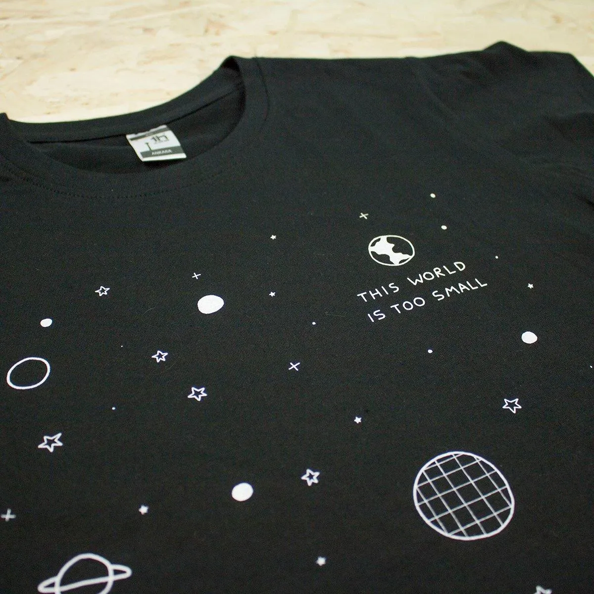 Lara Luís - The world is too small for my universe - T-shirt